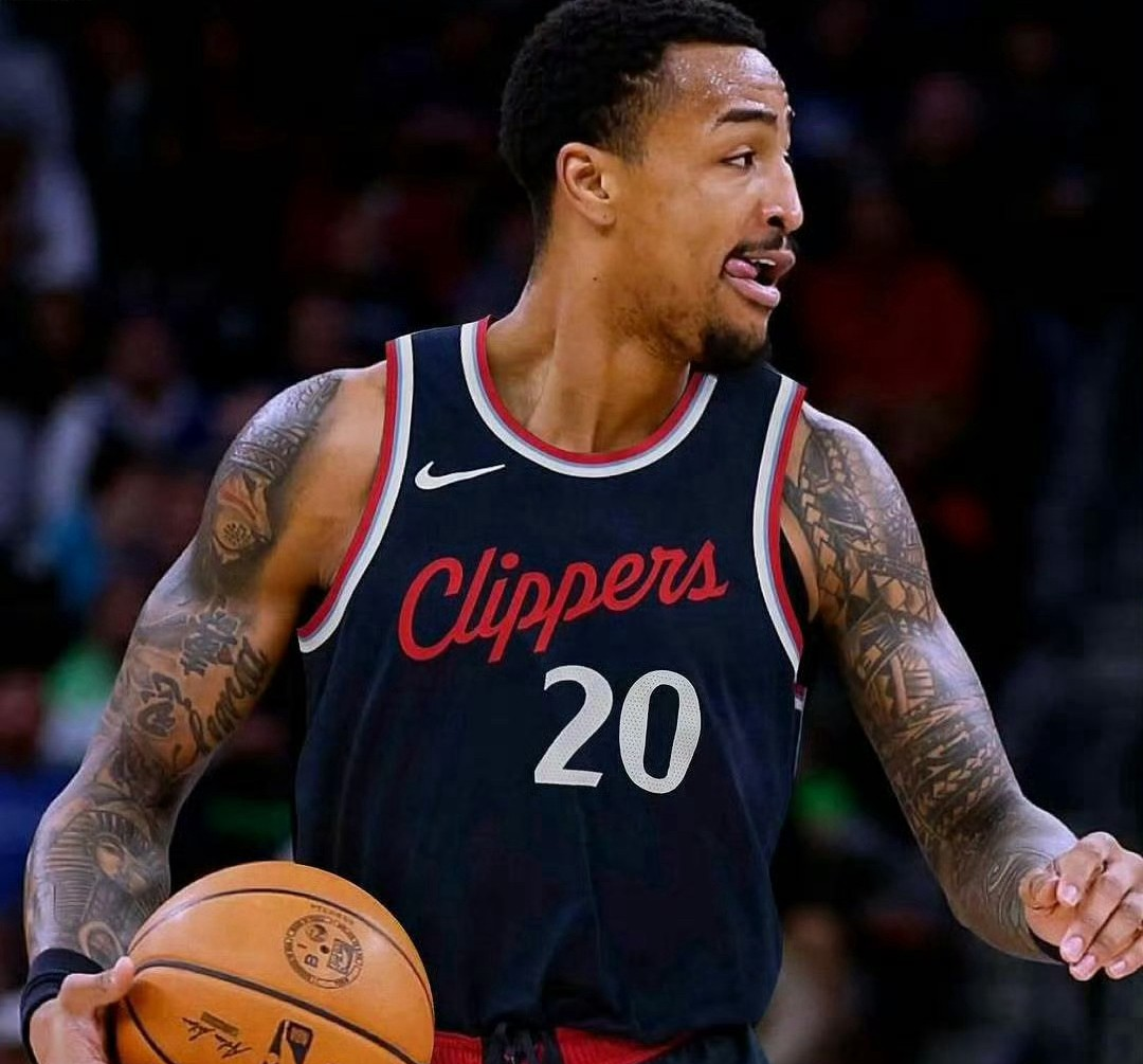 关于今晨德甲传出新动向；洛杉矶快船再遭质疑；管理层表态：更衣室稳定；控场能力受关注的信息