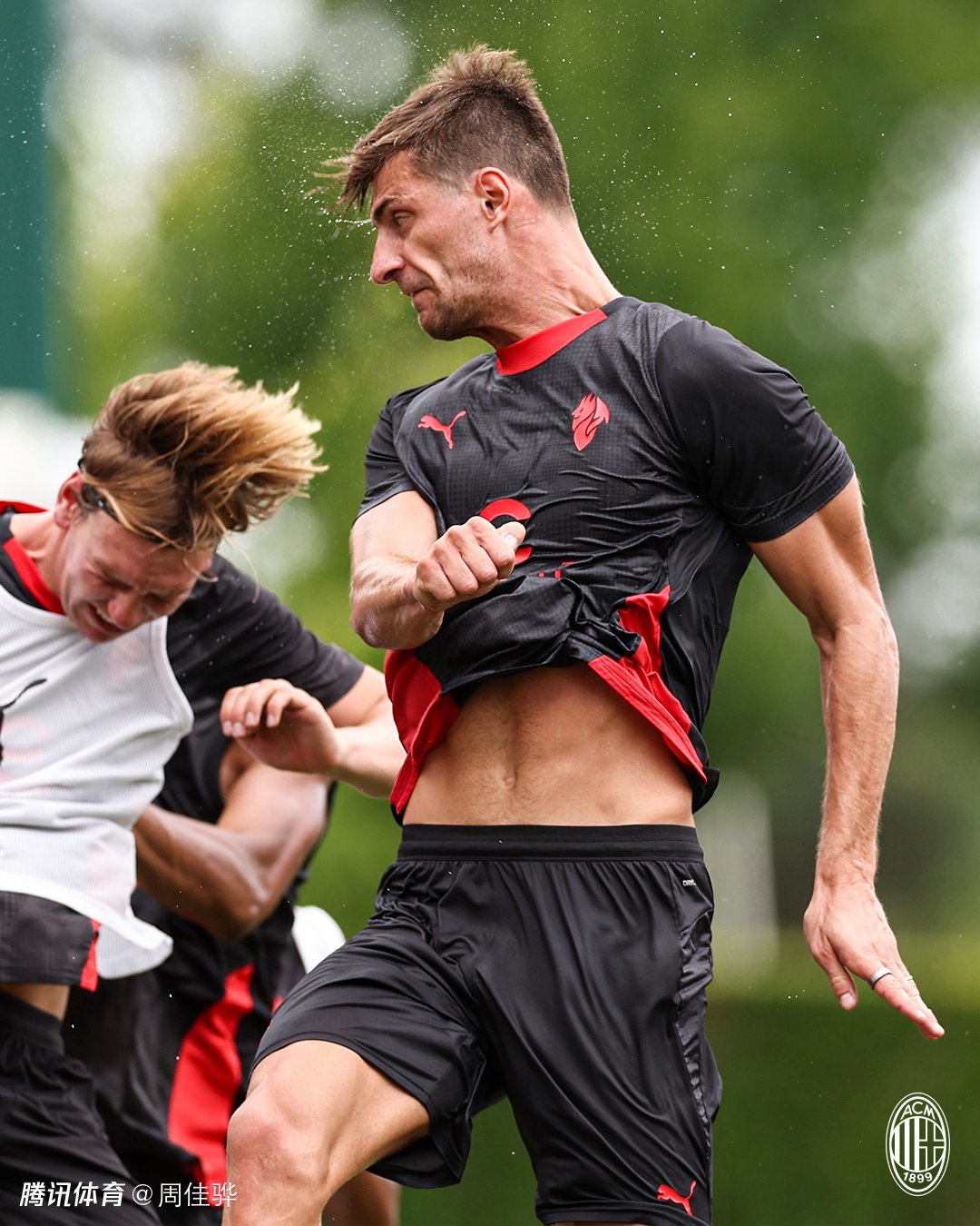 包含AC米兰发布备战花絮，今晚绝杀压哨，CBA季后赛任务艰巨，团队化学反应显著的词条-AYX SPORTS